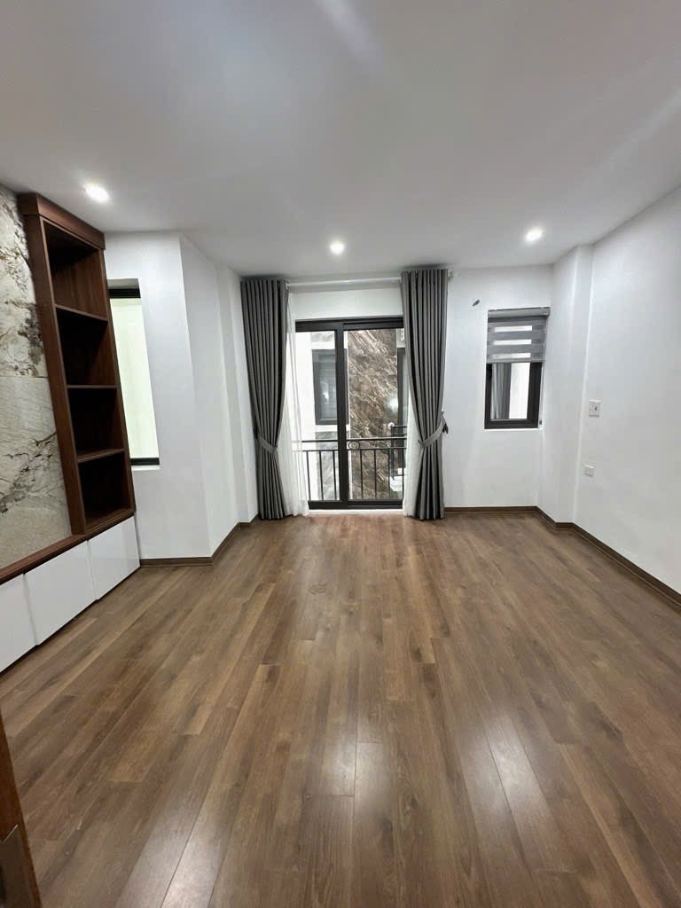 Bán nhà Ngọc Thụy 5 tầng mới tinh