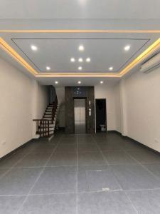 Bán nhà phố Trạm gara ô tô ,6 tầng thang máy