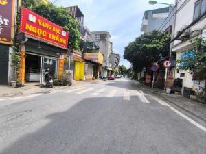 Đất Đức Giang vỉa hè kinh doanh ô tô tránh