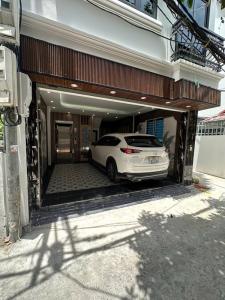 Ngô Gia Tự 6 tầng thang máy ô tô vào nhà