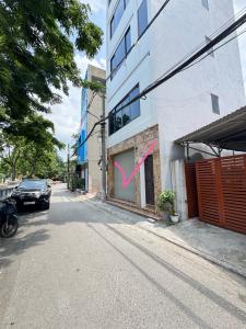 Bán nhà phố Hoa Lâm đẹp ô tô tránh,kinh doanh