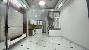 Bán nhà Thanh Am 5 tầng giá chỉ 5 tỷ