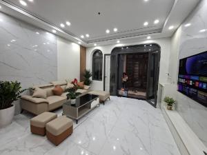 Bán nhà Phố Trạm 5 tầng full nội thất nhập