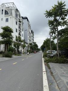 Bán Đất Ngọc Thụy lô góc ô tô tránh