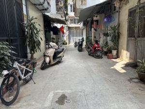 Bán nhà Ngọc Thụy 40 m ô tô vào nhà