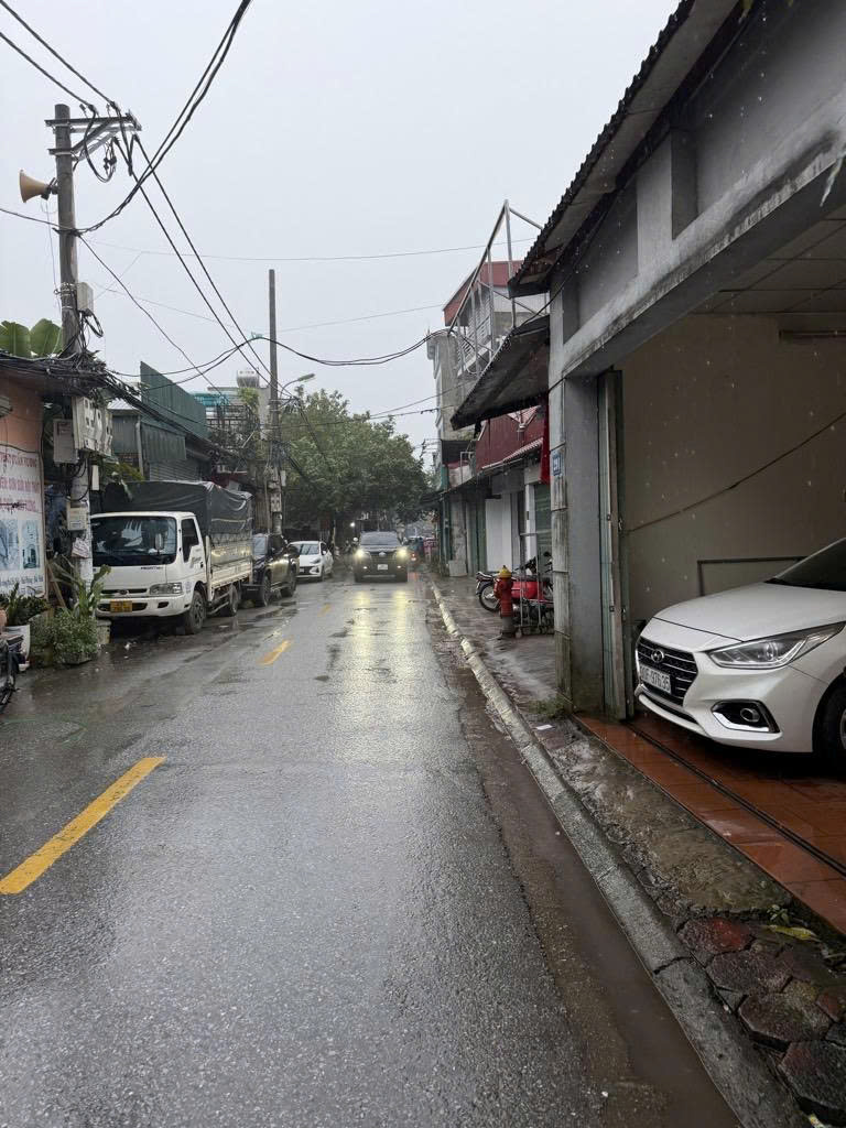 B/Á N  N/H/À BẮC CẦU 30M giá 5.5 tỷ NHÀ DÂN XÂY - TƯƠNG LAI SÁNG - 100M RA PHỐ - GIÁP PHỐ CỔ  - GẦN TRƯỜNG - TT NGỌC THUỴ