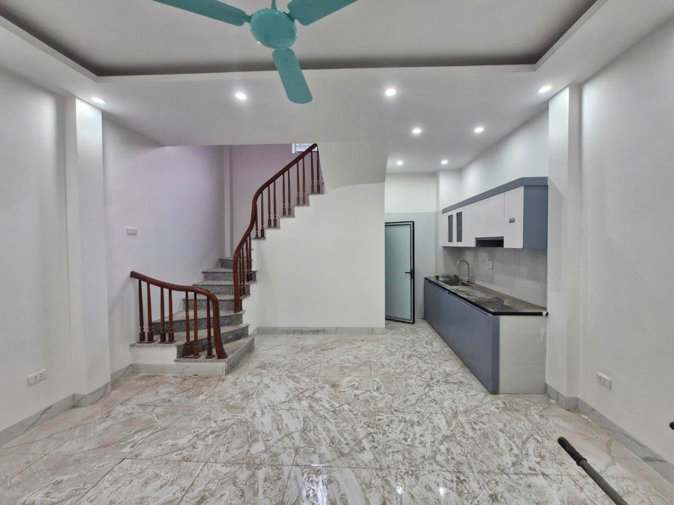 Cần bán nhà An Thắng . Biên Giang. Hà Đông 33m 5 tầng 4 tỷ
