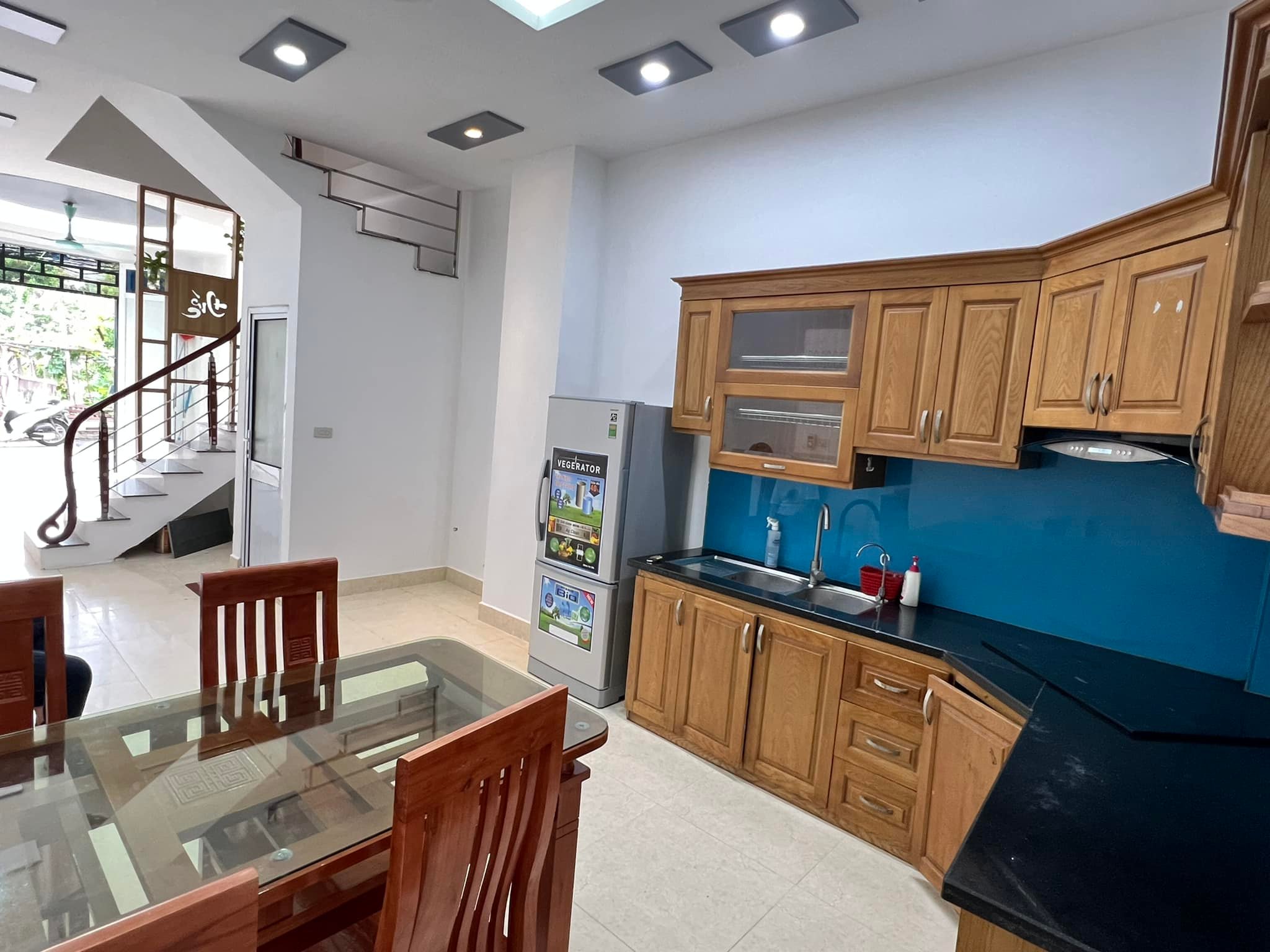 THẠCH BÀN- Ô TÔ TRÁNH - LÀM TRỤ SỞ VĂN PHÒNG CTY QUÁ ĐỈNH