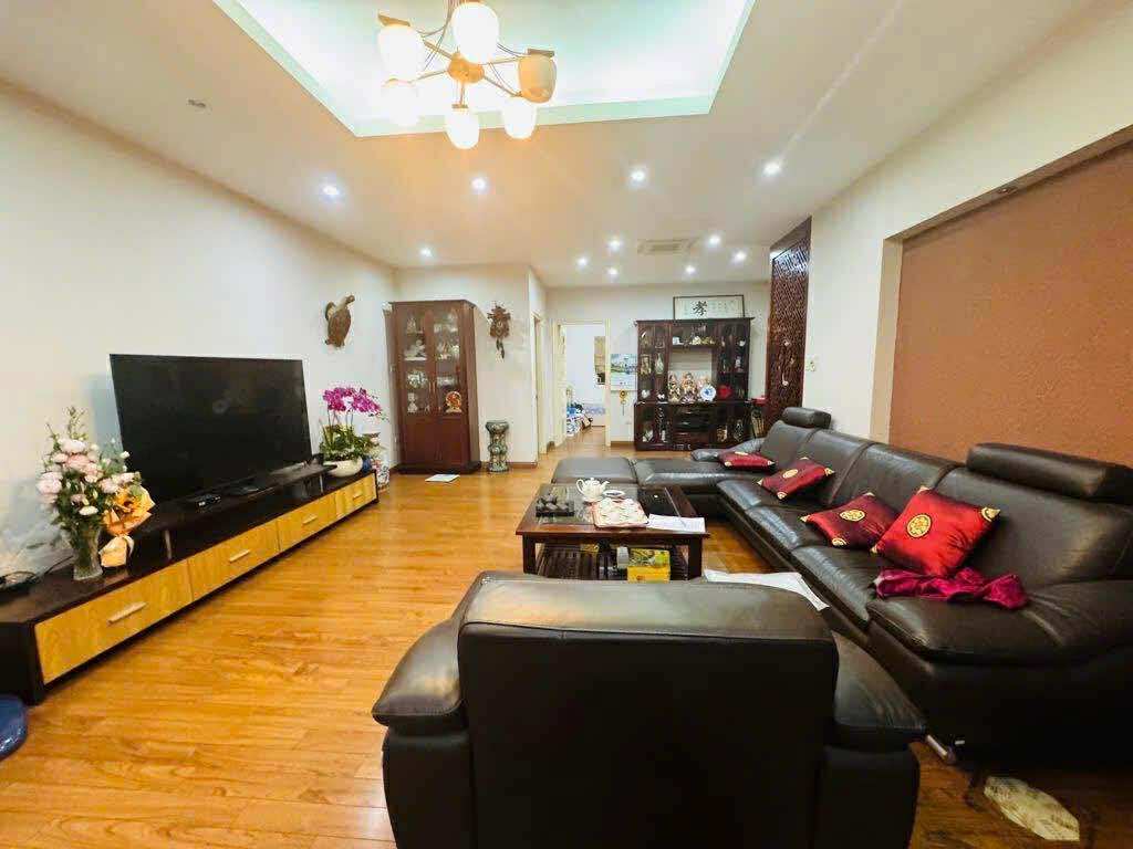 CẦN BÁN CHUNG CƯ VŨ PHẠM HÀM, LÔ GÓC,  KHU VIP MẬT ĐỘ DÂN THƯA