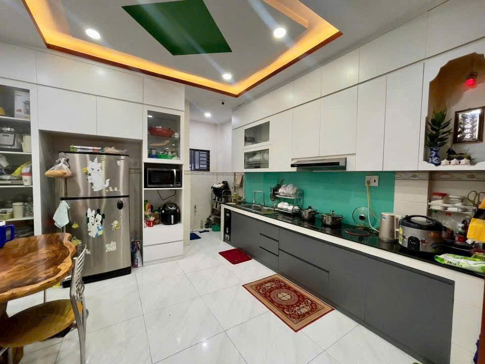 Bán nhà 70m2 Phường Phú Thuận, dưới 6 tỷ
