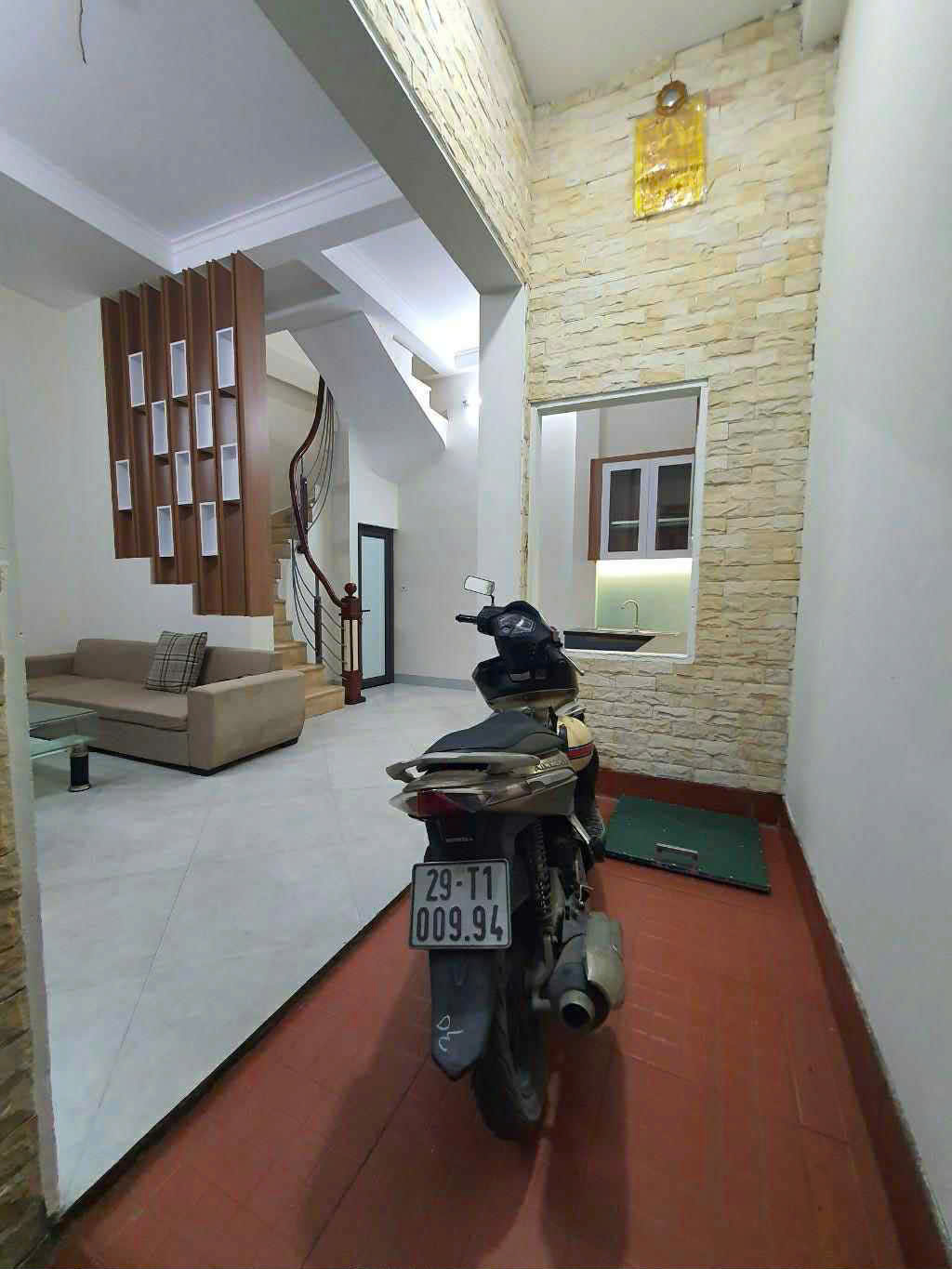 Bán nhà nằm trên phố Bùi Xương Trạch 5.7 tỷ.