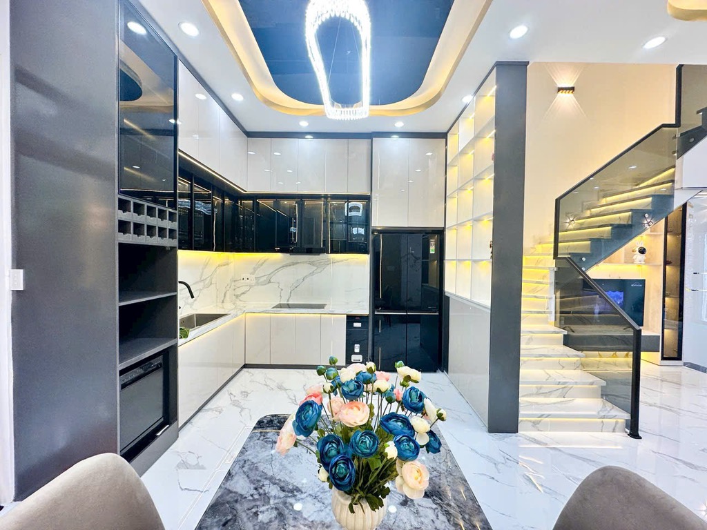 NHÀ QUẬN 7 - GIÁ NHỈNH 4 TỶ - VÀO Ở NGAY