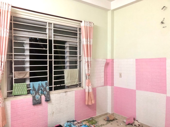Nhà đẹp 5 tầng hẻm 8m - Giá hơn 5 tỷ   Diện tích: 5,4m x 11,5m   Kết cấu 5 tầng 6 phòng ngủ, 4cw. Trung tâm nhiều tiện ích, hoàn công đầy đủ.  Hẻm xe hơi 8M. Đối diện bệnh viện. Q12 đang cho thuê 14tr/ tháng...  Liên hệ: Em Hiền Lương 0966811669