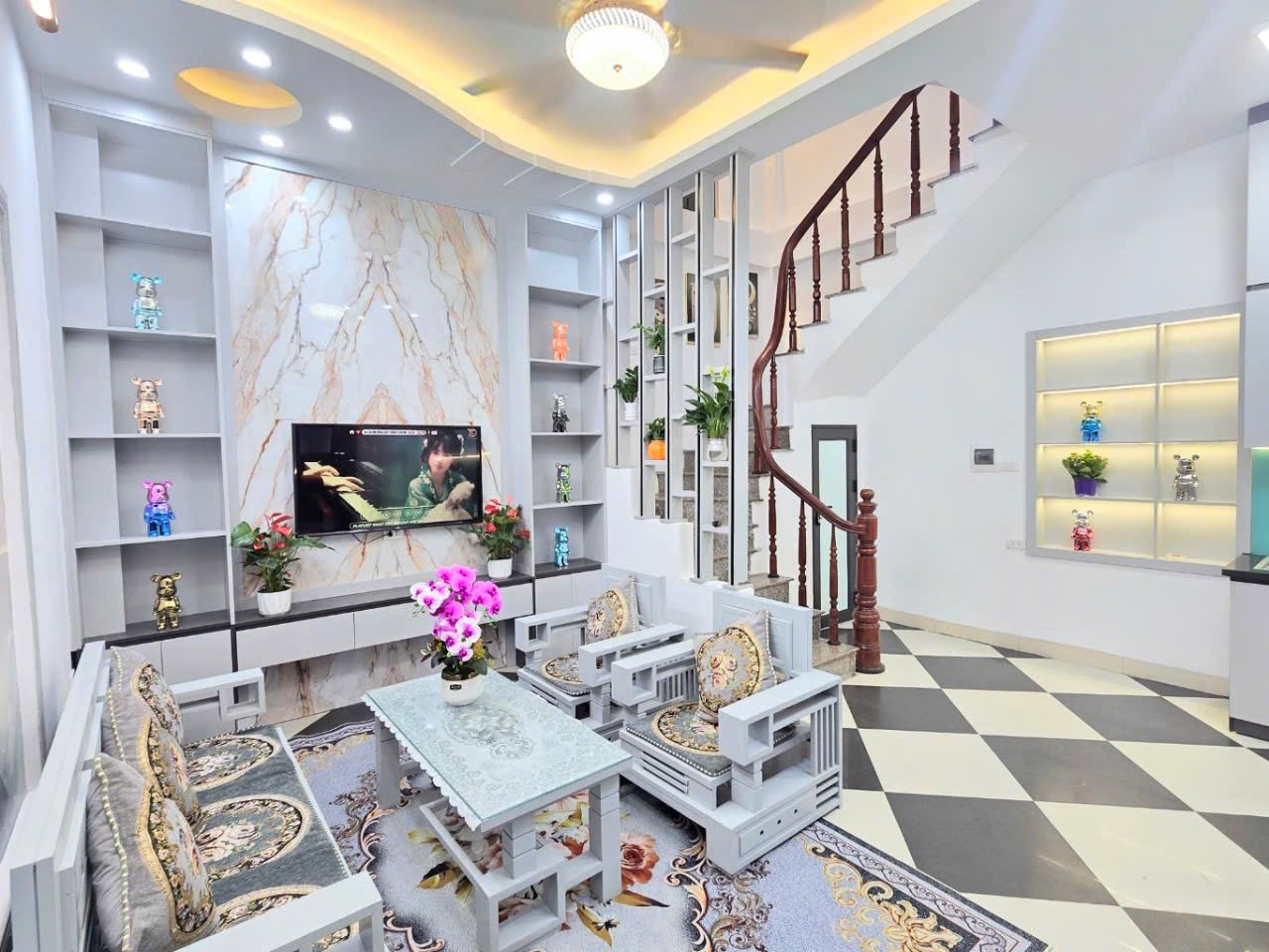 NHÀ MỚI Ở NGAY  - 2 MẶT THOÁNG TRƯỚC SAU - NGÕ THÔNG - Ô TÔ NHỎ LÙI CỬA - CÁCH 1 NHÀ RA Ô TÔ TRÁNH - TẶNG TOÀN BỘ NỘI THẤT - BÃI GỬI XE CÁCH 15M - TẦM TIỀN CẢ PHỐ KHÔNG CĂN NÀO ĐẸP HƠN. 
