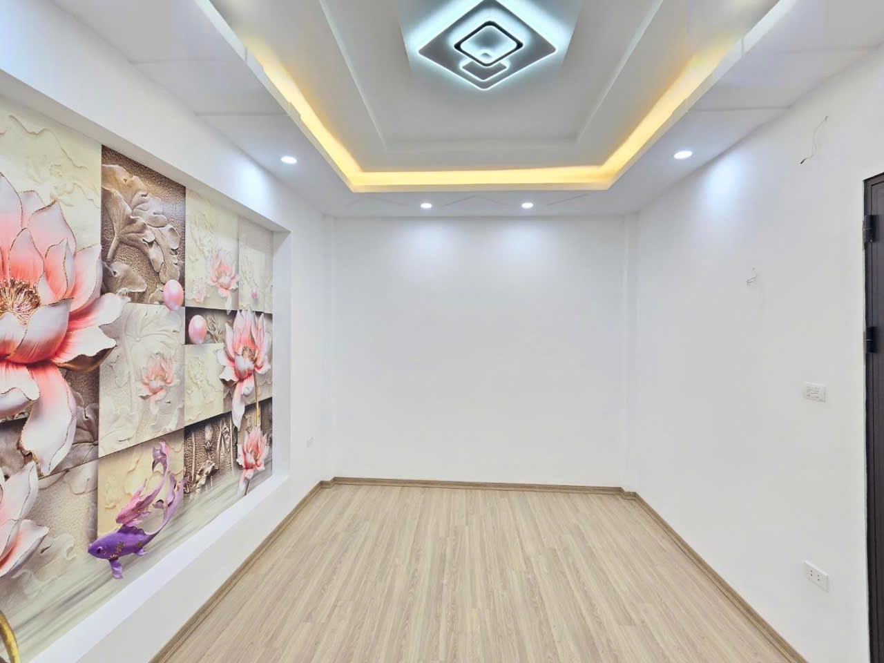 NHÀ MỚI Ở NGAY  - 2 MẶT THOÁNG TRƯỚC SAU - NGÕ THÔNG - Ô TÔ NHỎ LÙI CỬA - CÁCH 1 NHÀ RA Ô TÔ TRÁNH - TẶNG TOÀN BỘ NỘI THẤT - BÃI GỬI XE CÁCH 15M - TẦM TIỀN CẢ PHỐ KHÔNG CĂN NÀO ĐẸP HƠN. 