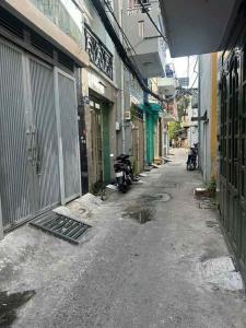 BÁN NHÀ TÂN PHÚ, HẺM THÔNG ĐƯỜNG LŨY BÁN BÍCH NGAY CHỢ VẢI- NHỈNH 2 TỶ
