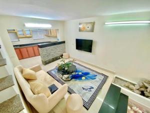 BÁN NHÀ QUẬN THANH XUÂN - MẶT TIỀN RỘNG- Ô TÔ ĐỖ CỔNG