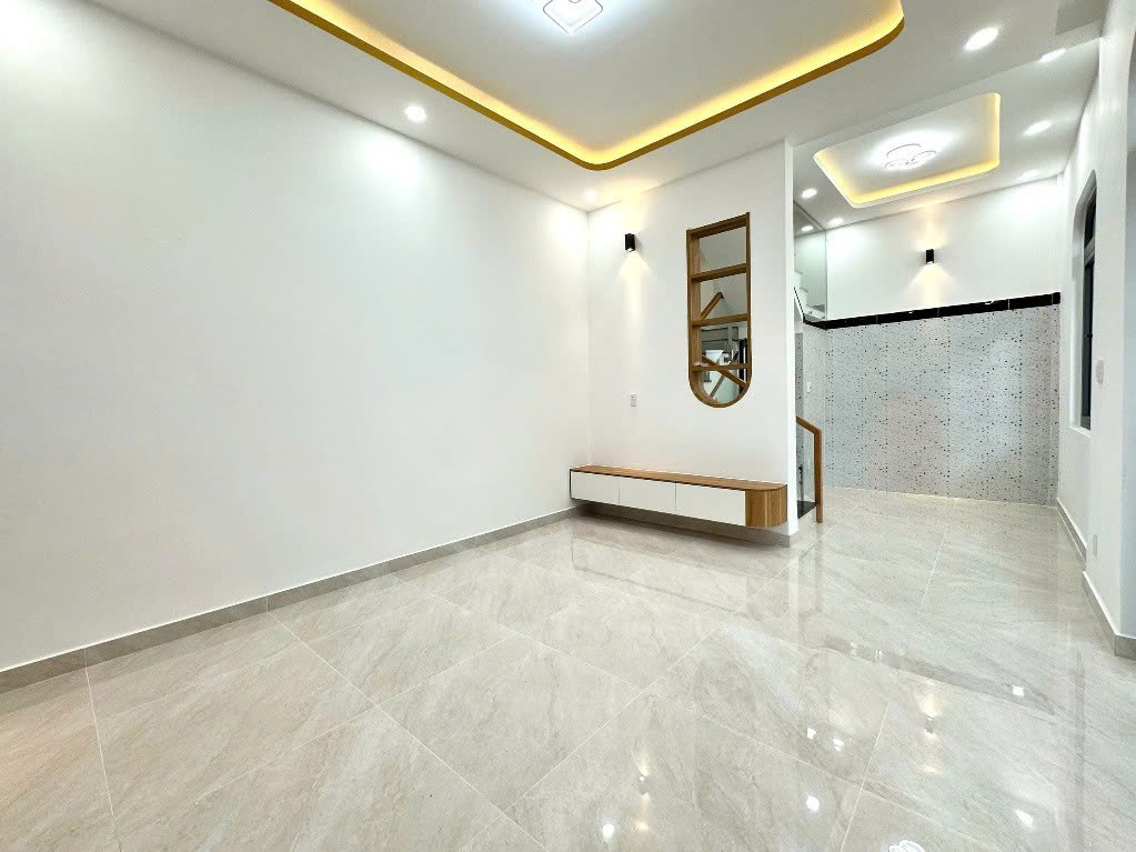 2 MẶT TIỀN HẺM Ô TÔ ĐỖ CỬA NGUYỄN VĂN QUỲ CHỈ 5 TỶ NHỈNH