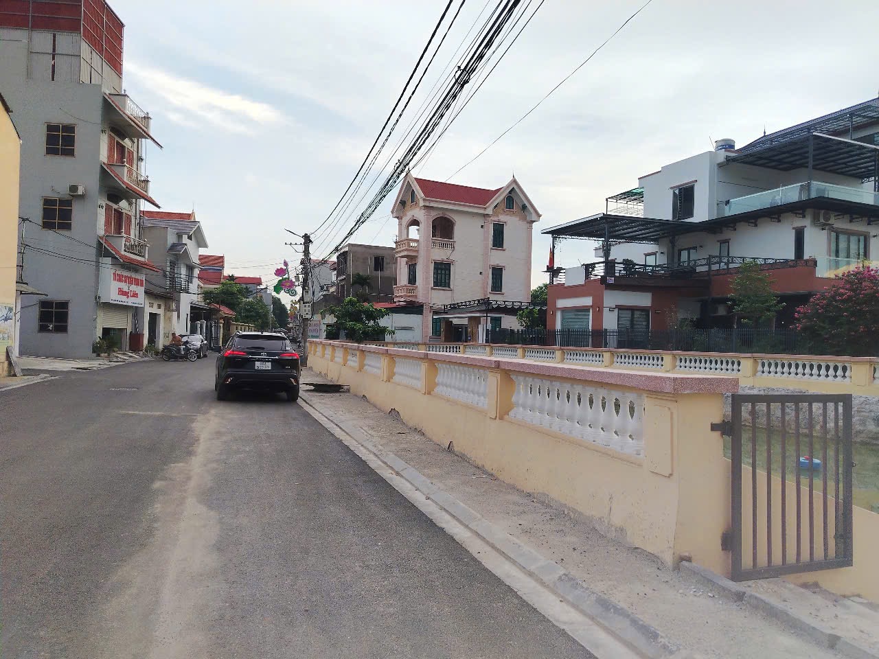 Chủ Ngộp Bank cần bán nhà gẤP. Gần Vin Cổ Loa, cầu Tứ Liên, cầu Đông Trù