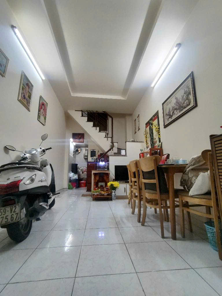 NGAY CHỢ AN NHƠN,CÔNG VIÊN GÒ VẤP, NHÀ 2 TẦNG BTCT , DT 4X20 CHỈ 6.050 TỶ