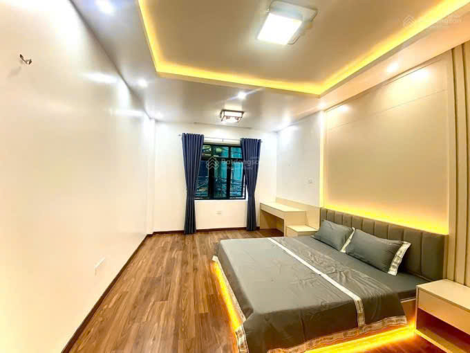Chính chủ bán nhà phố  Hào Nam  Mặt tiền rộng  Trung tâm quận Đống Đa