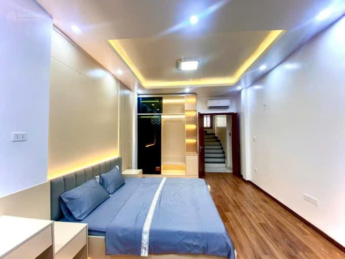 Chính chủ bán nhà phố  Hào Nam  Mặt tiền rộng  Trung tâm quận Đống Đa