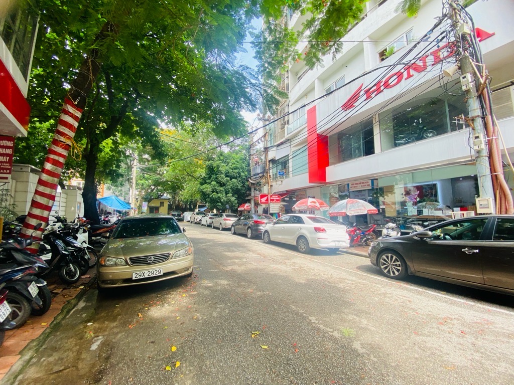 BÁN ĐẤT TẶNG NHÀ - KHU VỰC CỰC HIẾM NHÀ BÁN - QUY HOẠCH ỔN ĐỊNH - TRUNG TÂM - 3 BƯỚC RA PHỐ,