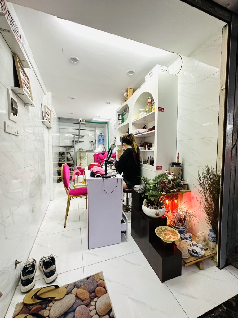 SIÊU HIẾM - NHỎ MÀ CÓ VÕ - MẶT PHỐ KINH DOANH SẦM UẤT - NHÀ RIÊNG - NHỈNH 1 TỶ - VỈA HÈ - OTO TRÁNH - VỪA Ở VỪA KINH DOANH HẾT NƯỚC CHẤM - TRUNG TÂM TRƯỜNG HỌC + CHỢ. HIỆN CHỦ CHO THUÊ 6TRD/THÁNG. HCĐC - NHÀ CHƯA SỔ