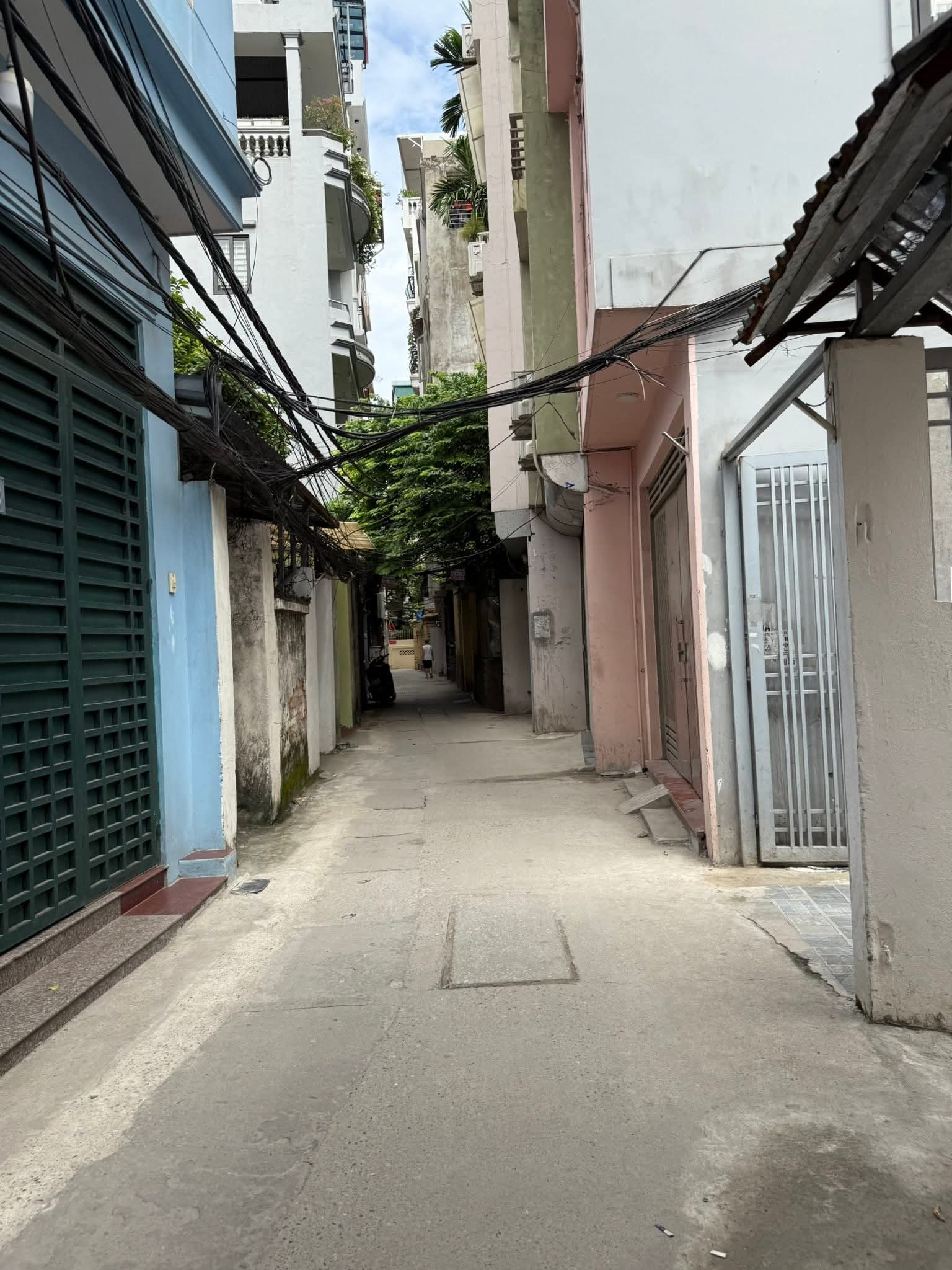 Giao thông thuận tiện  sổ đỏ cất két chờ giao dịch gần trường học công viên trung tâm thương mại