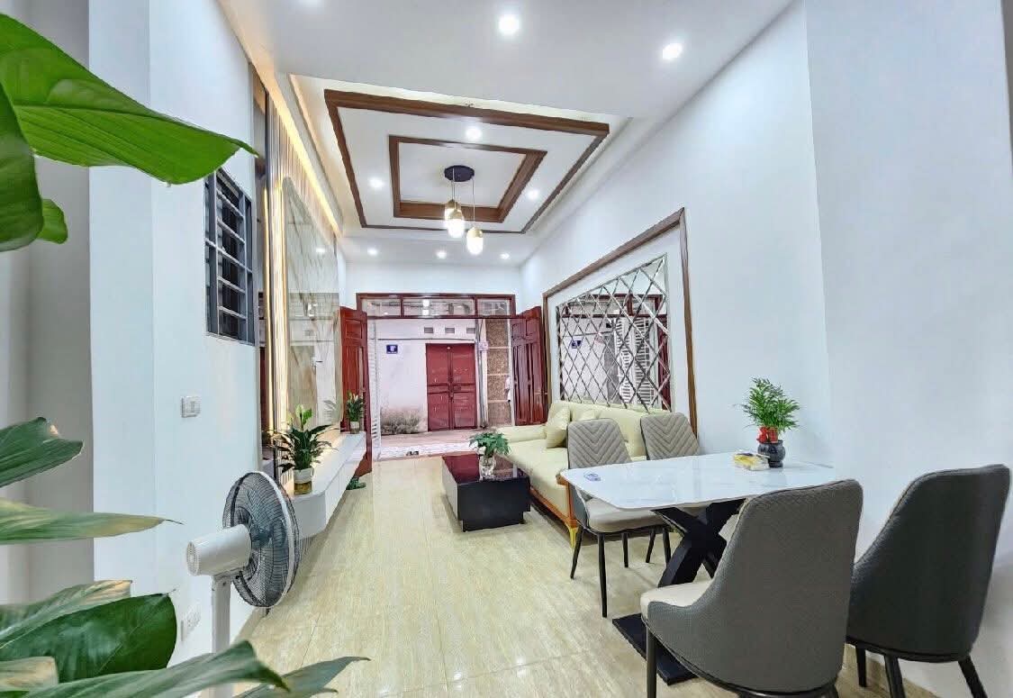 Giao thông thuận tiện  sổ đỏ cất két chờ giao dịch gần trường học công viên trung tâm thương mại