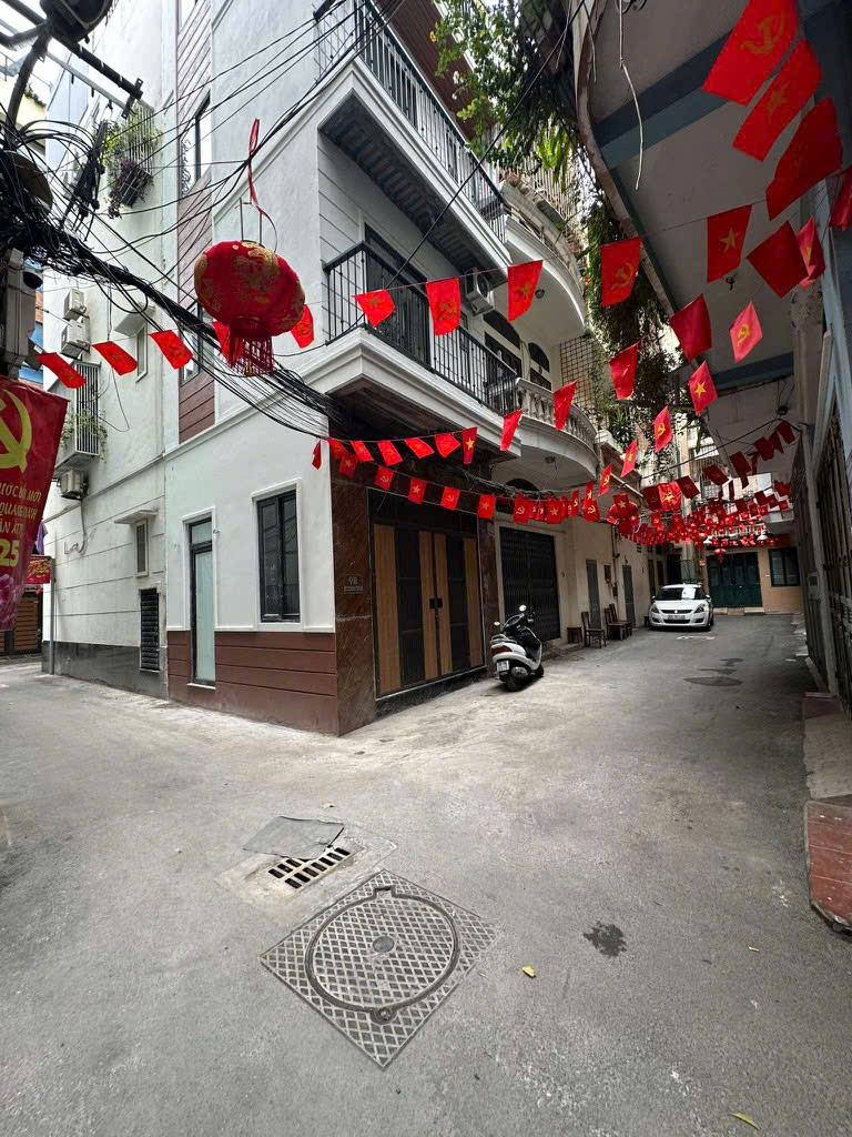 Nhà Đẹp Ô Tô Đỗ Cửa, 17,3 m2, Vị Trí Trung Tâm