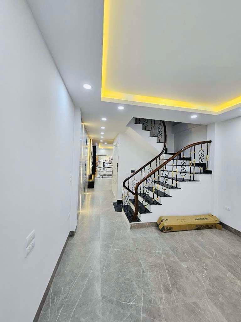 BÁN NHÀ TAM TRINH , GARA Ô TÔ 7 CHỖ , Ô TÔ TRÁNH TRƯỚC NHÀ , 5 TẦNG THANG MÁY , MỚI KÍNH KOONG , 60M2 , HƠN 13 TỶ
