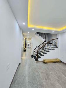 BÁN NHÀ TAM TRINH , GARA Ô TÔ 7 CHỖ , Ô TÔ TRÁNH TRƯỚC NHÀ , 5 TẦNG THANG MÁY , MỚI KÍNH KOONG , 60M2 , HƠN 13 TỶ