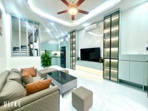 NHÀ ĐẸP Ô TÔ ĐỖ CỬA PHỐ TRẦN ĐẠI NGHĨA