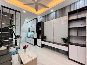 BÁN NHÀ MỚI NGUYỄN CÔNG TRỨ -PHÂN KHÚC HIẾM - Ô TÔ 15M - SỔ ĐỎ RIÊNG ĐẸP - GẦN HỒ ĐỀN LỪ - TIỆN ÍCH MIỄN BÀN.