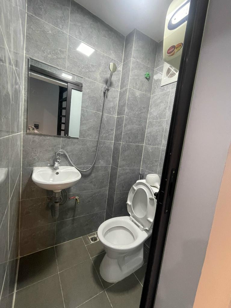 Giá chỉ 2.2 tỷ - Nhà mặt ngõ ô tô, kinh doanh đỉnh – Cách phố chỉ 25m