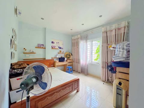 CẦU GIẤY - LÔ GÓC - DIỆN TÍCH RỘNG - 2 THOÁNG - AN SINH TUYỆT VỜI