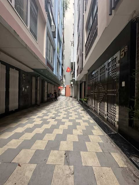 NHÀ ĐẸP QUAN HOA - Ô TÔ NGỦ TRONG NHÀ - VÀI BƯỚC CHÂN RA PHỐ