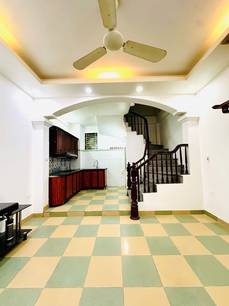 5.5 tỷ bán luôn nhà 60m2 4 tầng Long Biên Gia Quất, vô địch trong tầm giá