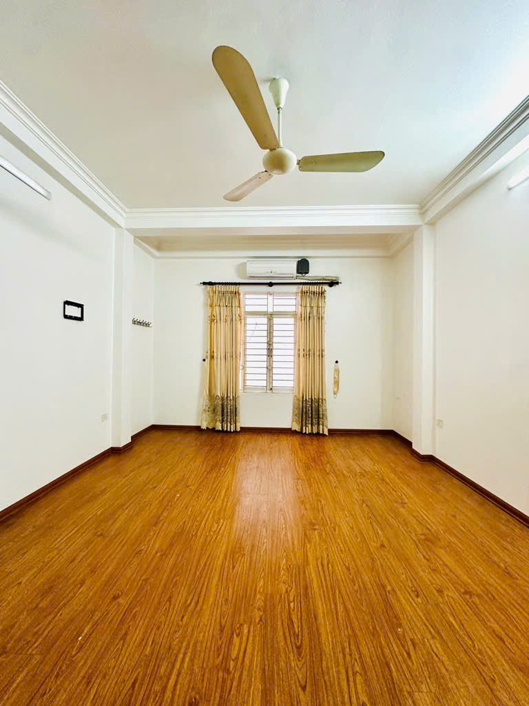 5.5 tỷ bán luôn nhà 60m2 4 tầng Long Biên Gia Quất, vô địch trong tầm giá