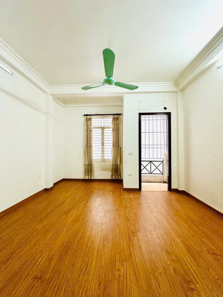 5.5 tỷ bán luôn nhà 60m2 4 tầng Long Biên Gia Quất, vô địch trong tầm giá