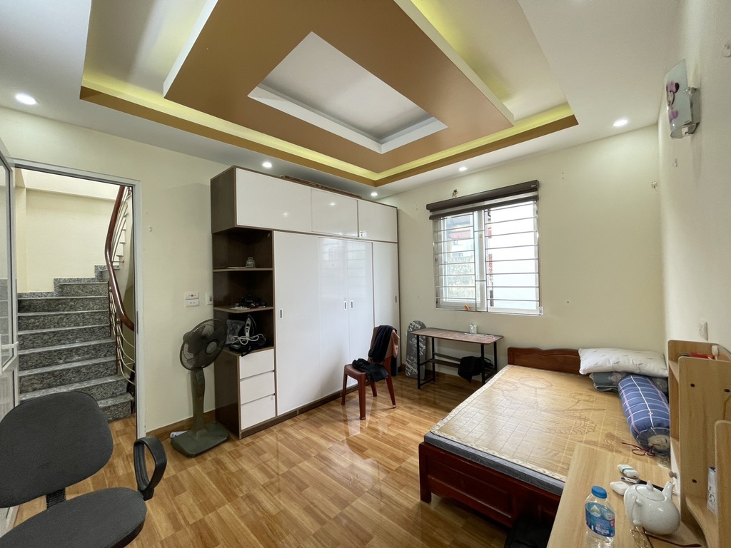 Nhỉnh 5 tỷ có ngay nhà đẹp 5  tầng 36m2 trung tâm Cổ Linh