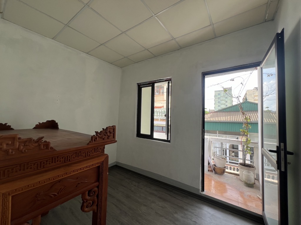 Sài Đồng đầu ngõ mặt phố ô tô đỗ cửa