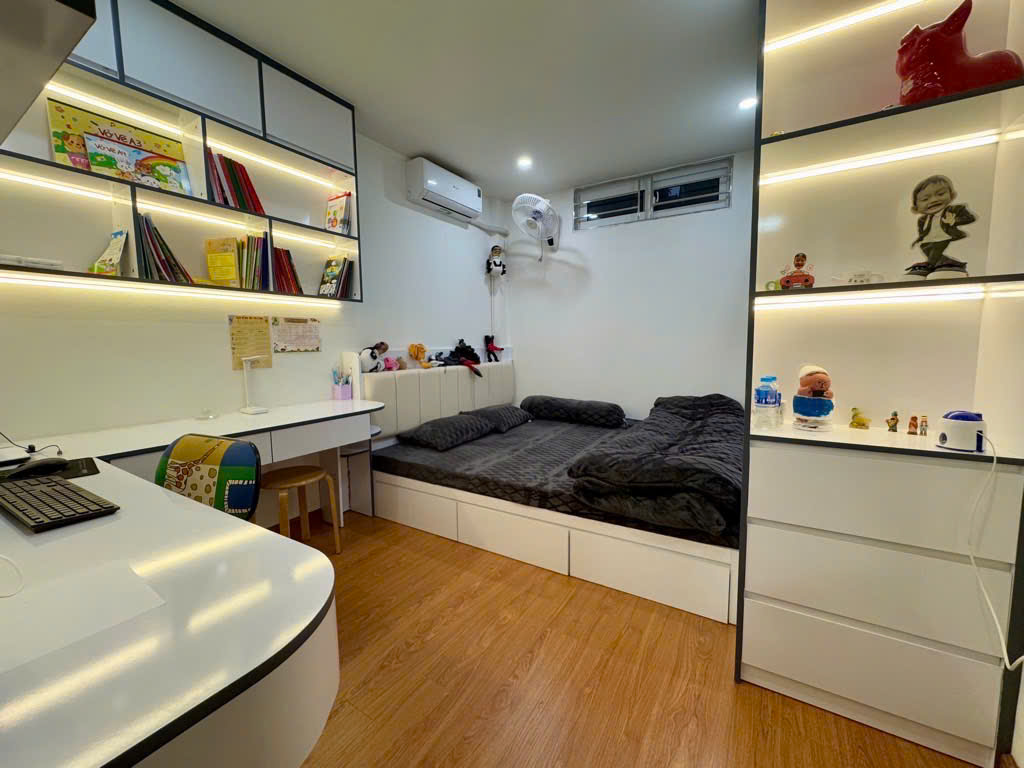 Sài Đồng 40m2 ô tô đỗ cổng nhà dân xây nội thất nhập khẩu