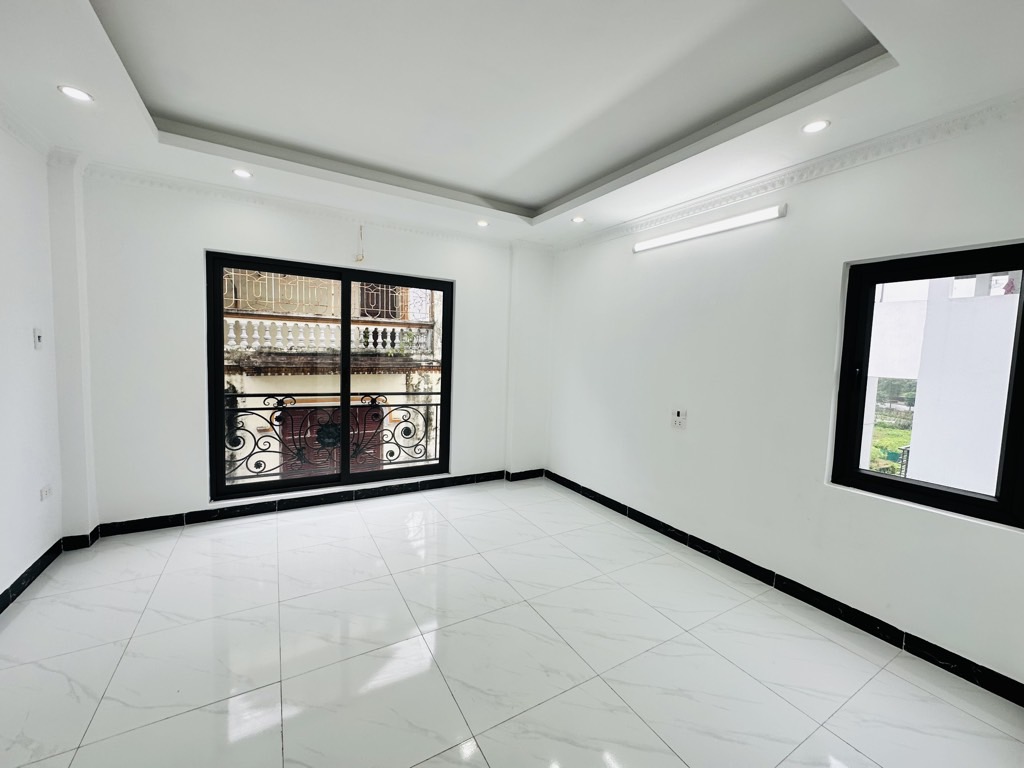 LÔ GÓC - Ô ĐỖ - 2 THOÁNG - NHÀ MỚI NỘI THẤT HIỆN ĐẠI - NGUYỄN VĂN LINH