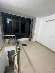 Long Biên Hoàng Thế Thiện, nhà 3 tầng ngõ nông thông khắp nơi trong khu tập thế Sài Đồng