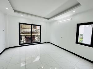 LÔ GÓC - Ô ĐỖ - 2 THOÁNG - NHÀ MỚI NỘI THẤT HIỆN ĐẠI - NGUYỄN VĂN LINH