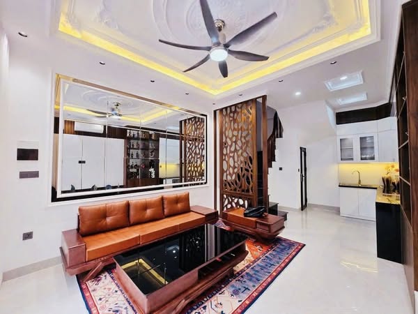 NHÀ XÂY MỚI CHỦ TẶNG NỘI THẤT SANG TRỌNG - TRUNG TÂM CẦU GIẤY Ở CỰC SƯỚNG