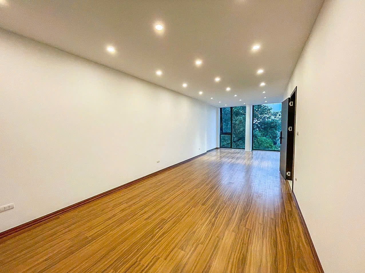 Thuê Nhà Tây Hồ - Có Thang Máy - Thoáng - Ánh Sáng Tự Nhiên