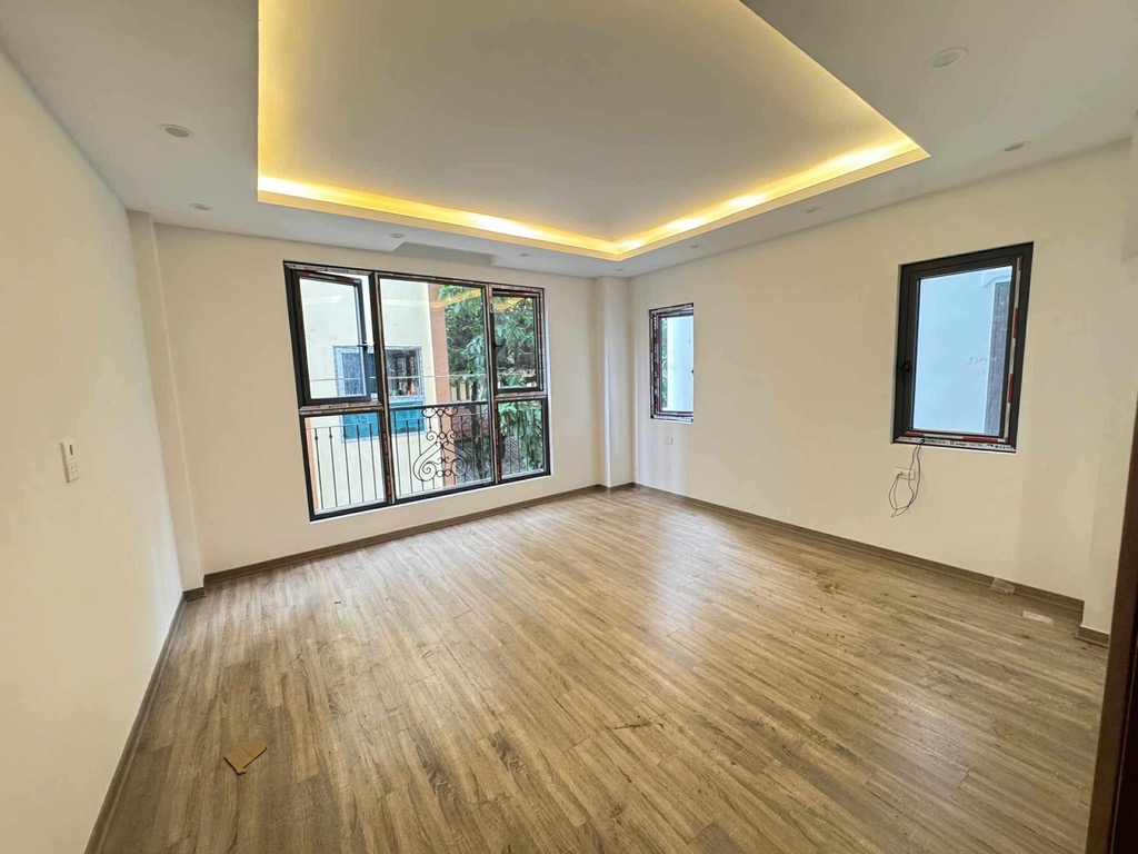Bán Nhà Lô Góc Hồ Tùng Mậu - 100m Ra Phố - Nhà Ánh Nắng Buổi Sáng